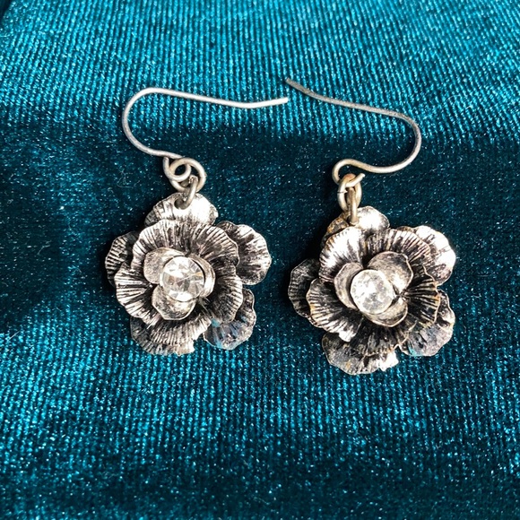 Premier Designs Jewelry - Flower earrings with rhinestone middle silver-tone